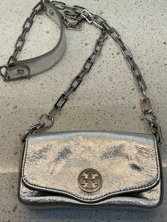 Tory Burch Handbags - Tory Burch Metallic Silver Leather Chain Strap Crossbody
